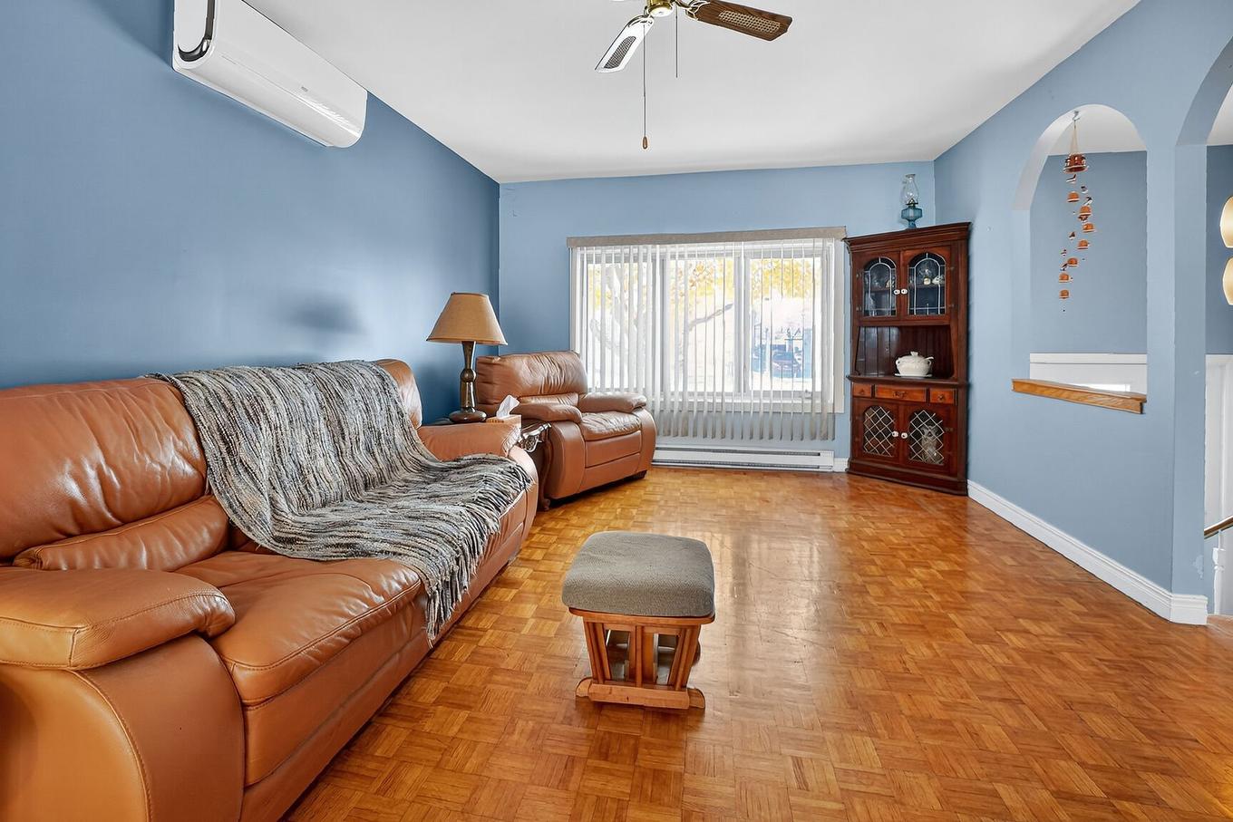 Living room - 420 Rue Van Horne, Saint-Bruno-De-Montarville, QC - Indoor Photo Showing Living Room