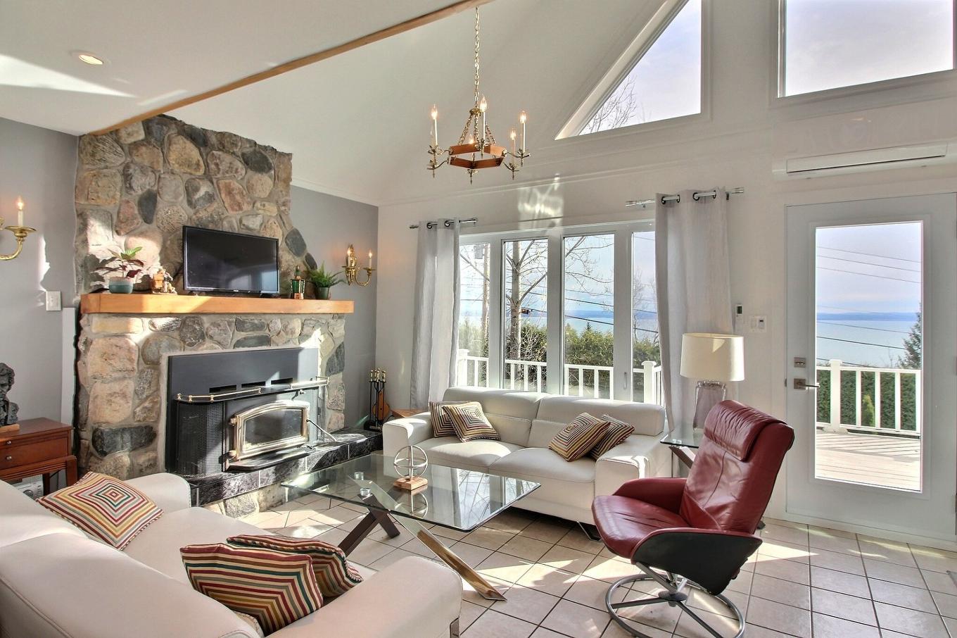 Living room - 1805 Boul. Malcolm-Fraser, La Malbaie, QC - Indoor Photo Showing Living Room With Fireplace
