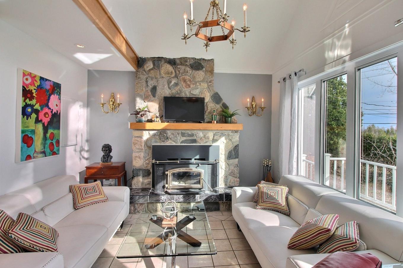 Living room - 1805 Boul. Malcolm-Fraser, La Malbaie, QC - Indoor Photo Showing Living Room With Fireplace