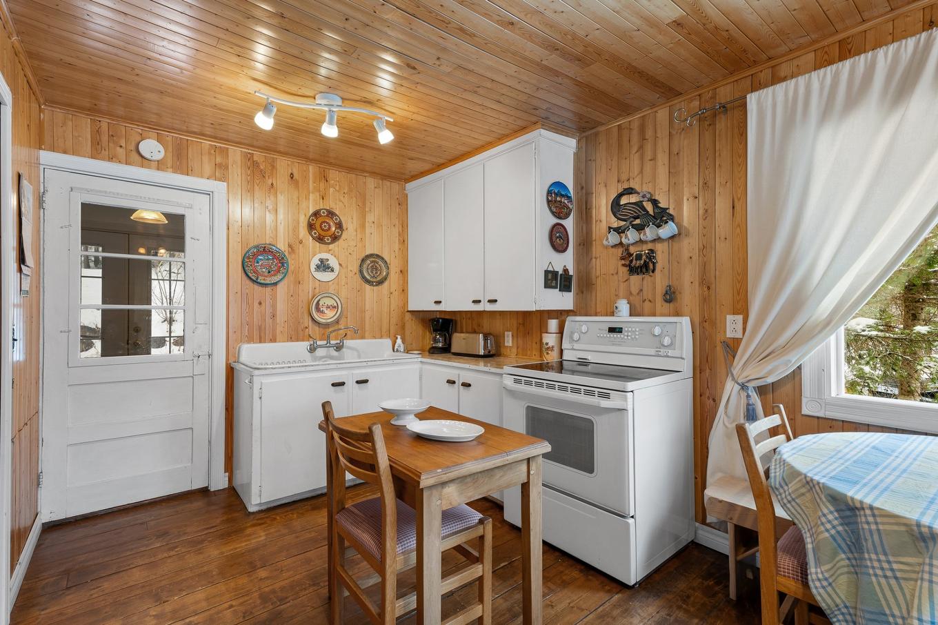 Cuisine - 5 Rue Du Domaine-Denis, Sainte-Marguerite-Du-Lac-Masson, QC - Indoor Photo Showing Kitchen
