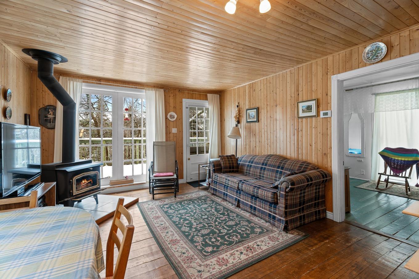 Salon - 5 Rue Du Domaine-Denis, Sainte-Marguerite-Du-Lac-Masson, QC - Indoor Photo Showing Living Room