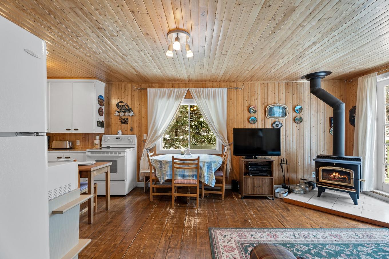 Salle à manger - 5 Rue Du Domaine-Denis, Sainte-Marguerite-Du-Lac-Masson, QC - Indoor