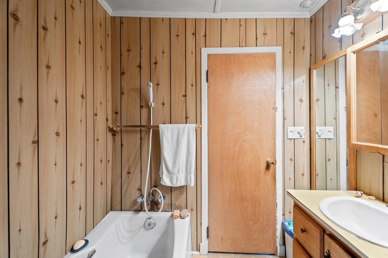 Salle de bains - 5 Rue Du Domaine-Denis, Sainte-Marguerite-Du-Lac-Masson, QC - Indoor Photo Showing Bathroom