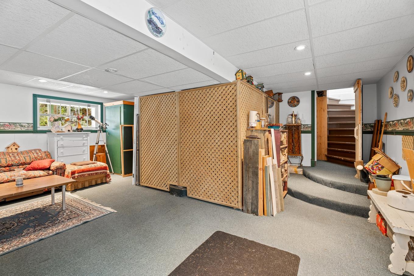 Salle familiale - 5 Rue Du Domaine-Denis, Sainte-Marguerite-Du-Lac-Masson, QC - Indoor