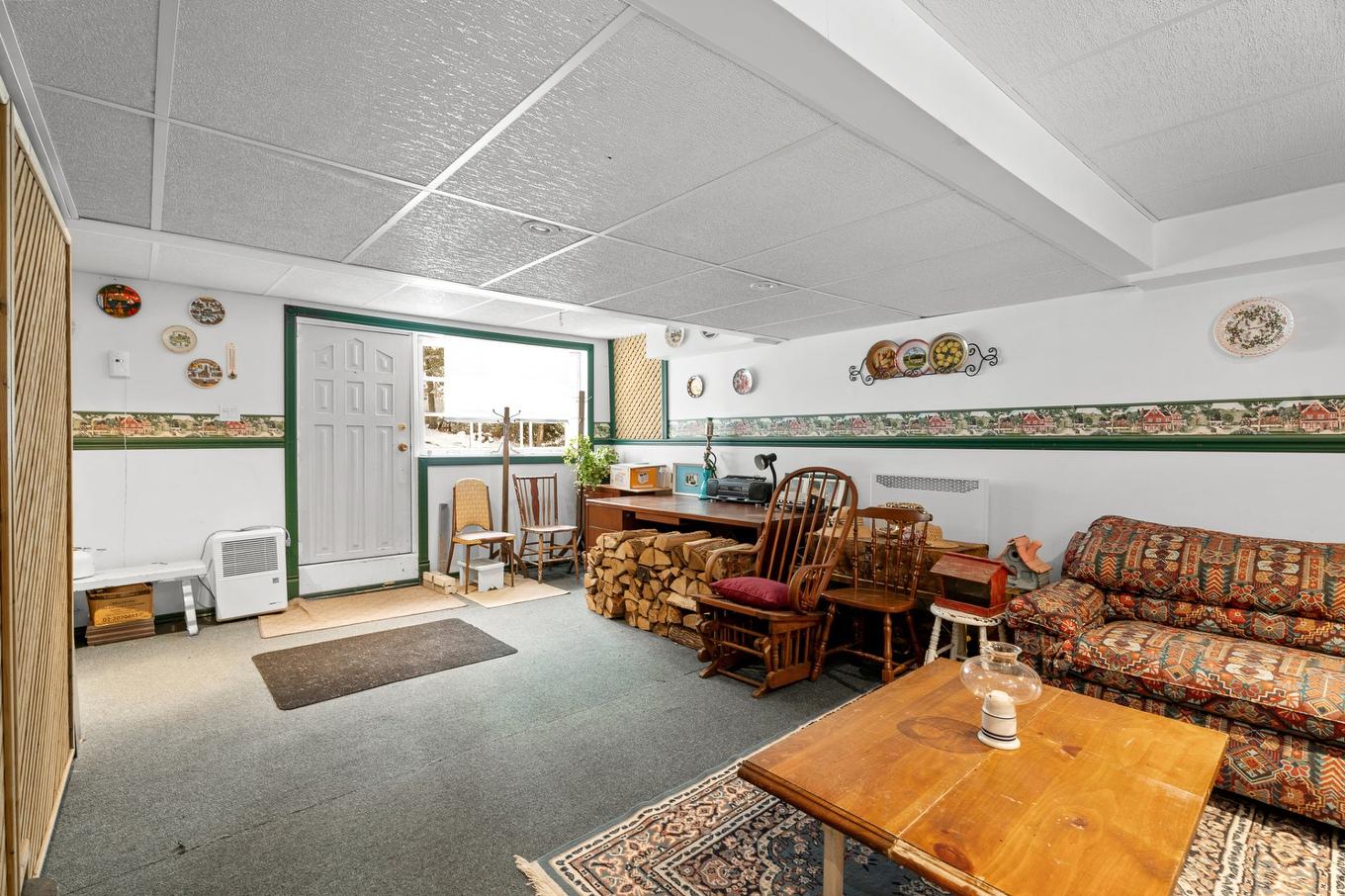 Salle familiale - 5 Rue Du Domaine-Denis, Sainte-Marguerite-Du-Lac-Masson, QC - Indoor Photo Showing Other Room