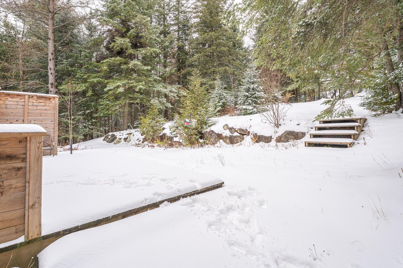 Terrasse - 5 Rue Du Domaine-Denis, Sainte-Marguerite-Du-Lac-Masson, QC - Outdoor