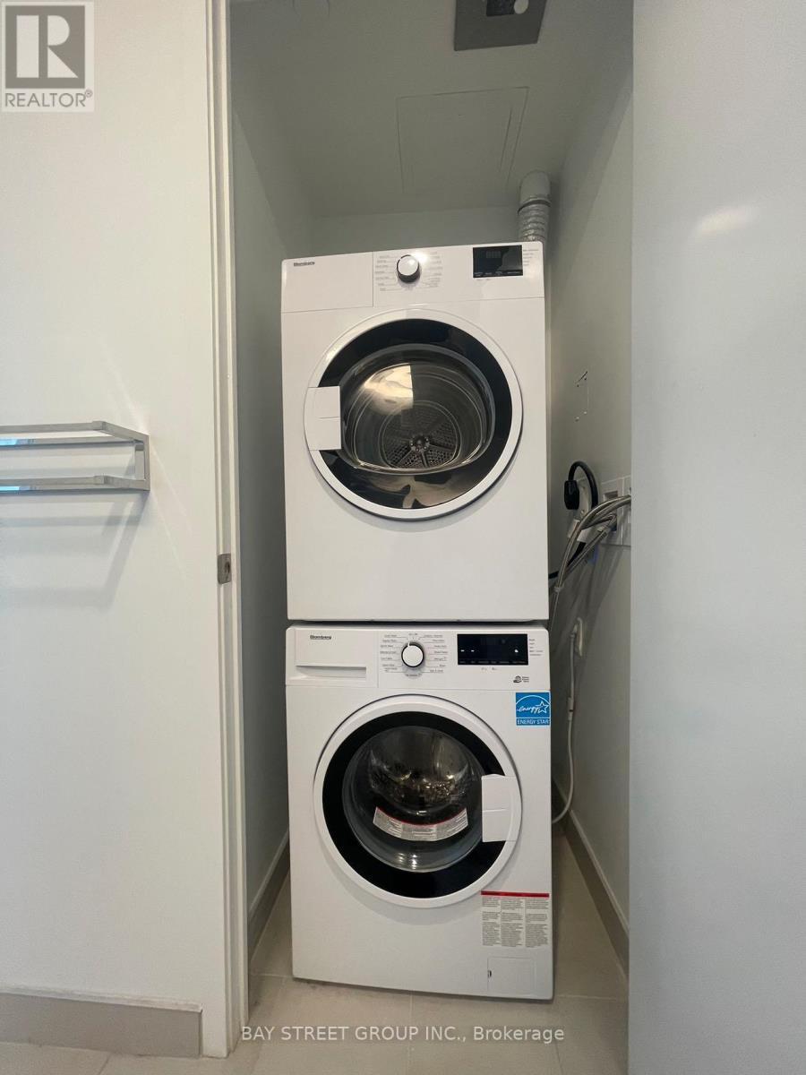 3210 - 7890 Jane Street, Vaughan, ON - Indoor Photo Showing Laundry Room