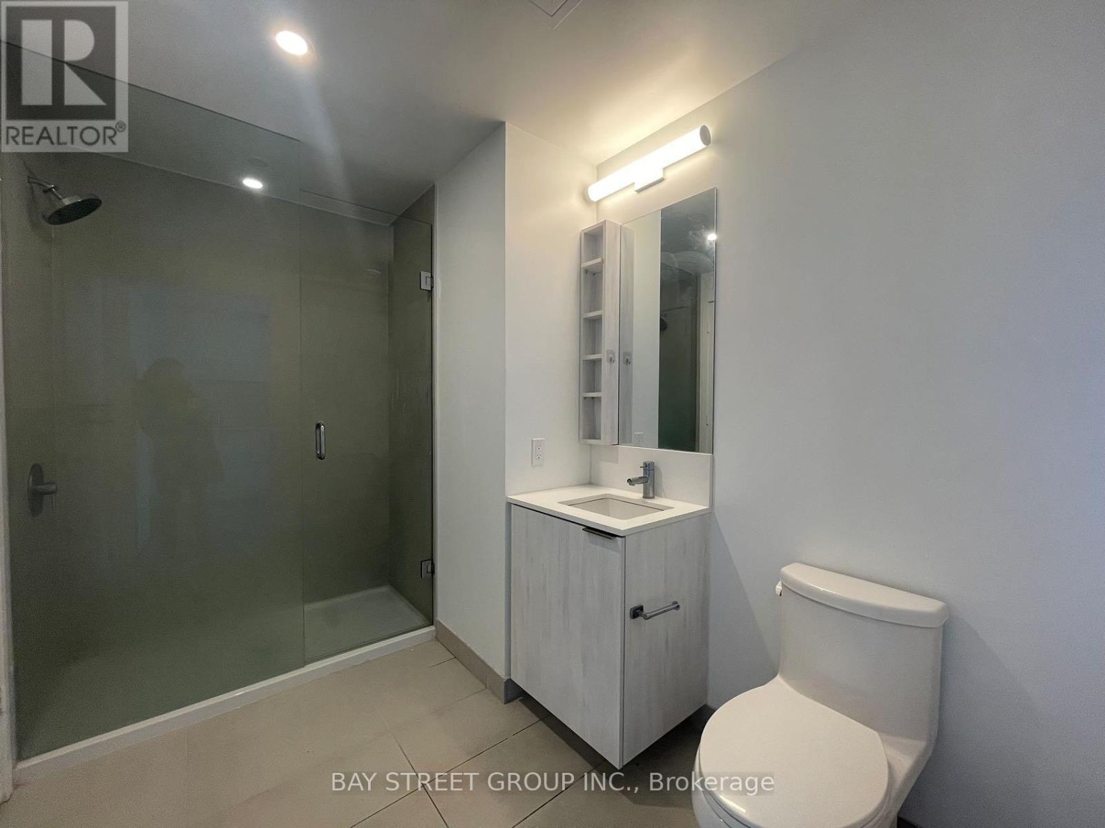 3210 - 7890 Jane Street, Vaughan, ON - Indoor Photo Showing Bathroom