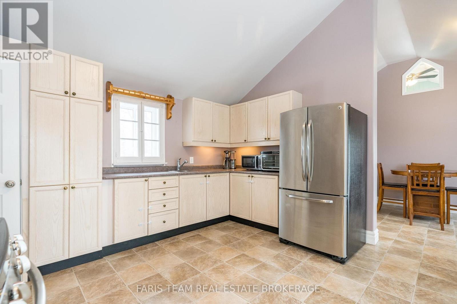4047 Horseshoe Valley Road W, Springwater, ON - Indoor Photo Showing Kitchen