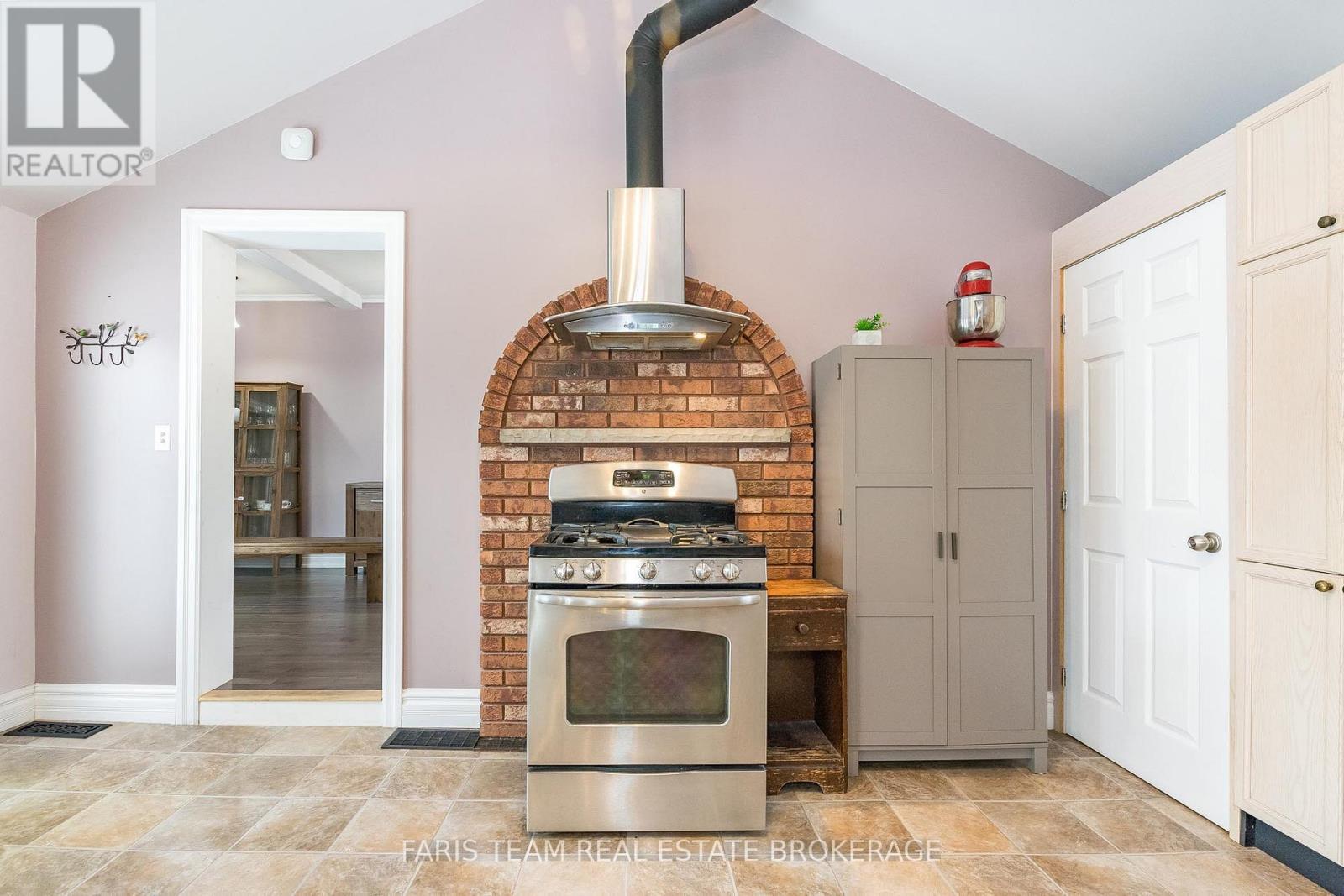 4047 Horseshoe Valley Road W, Springwater, ON - Indoor