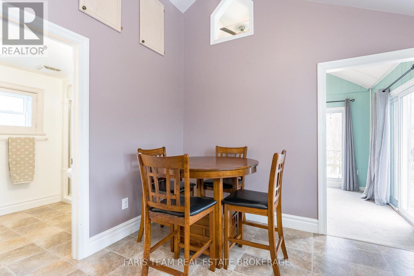 4047 Horseshoe Valley Road W, Springwater, ON - Indoor Photo Showing Dining Room
