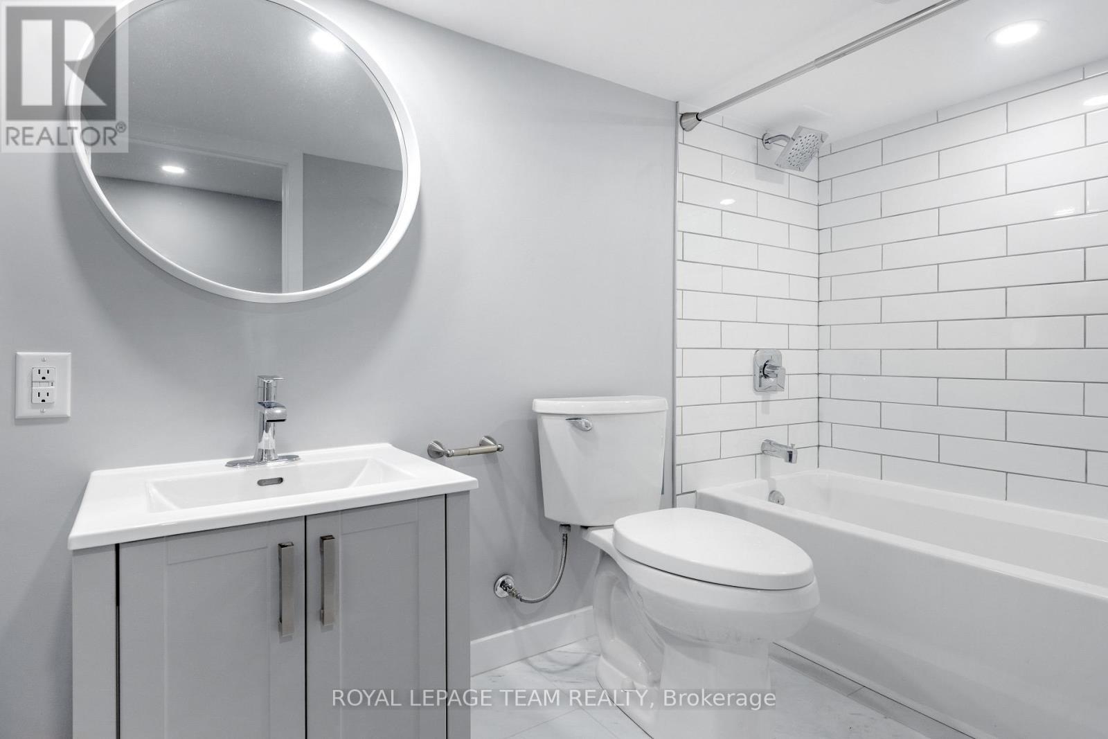 883 Somerset Street W, Ottawa, ON - Indoor Photo Showing Bathroom