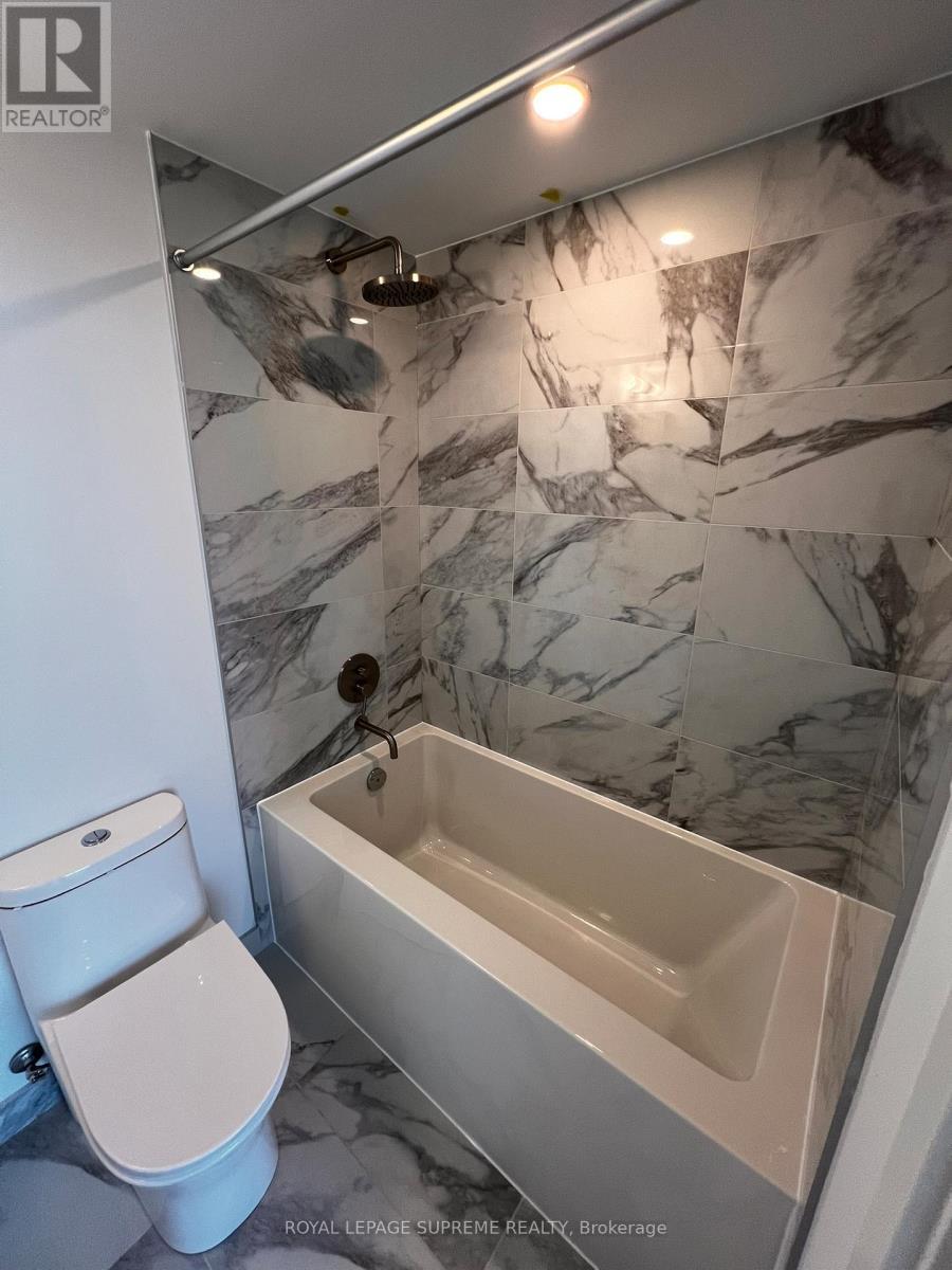 Lph15 - 1100 Sheppard Avenue W, Toronto, ON - Indoor Photo Showing Bathroom