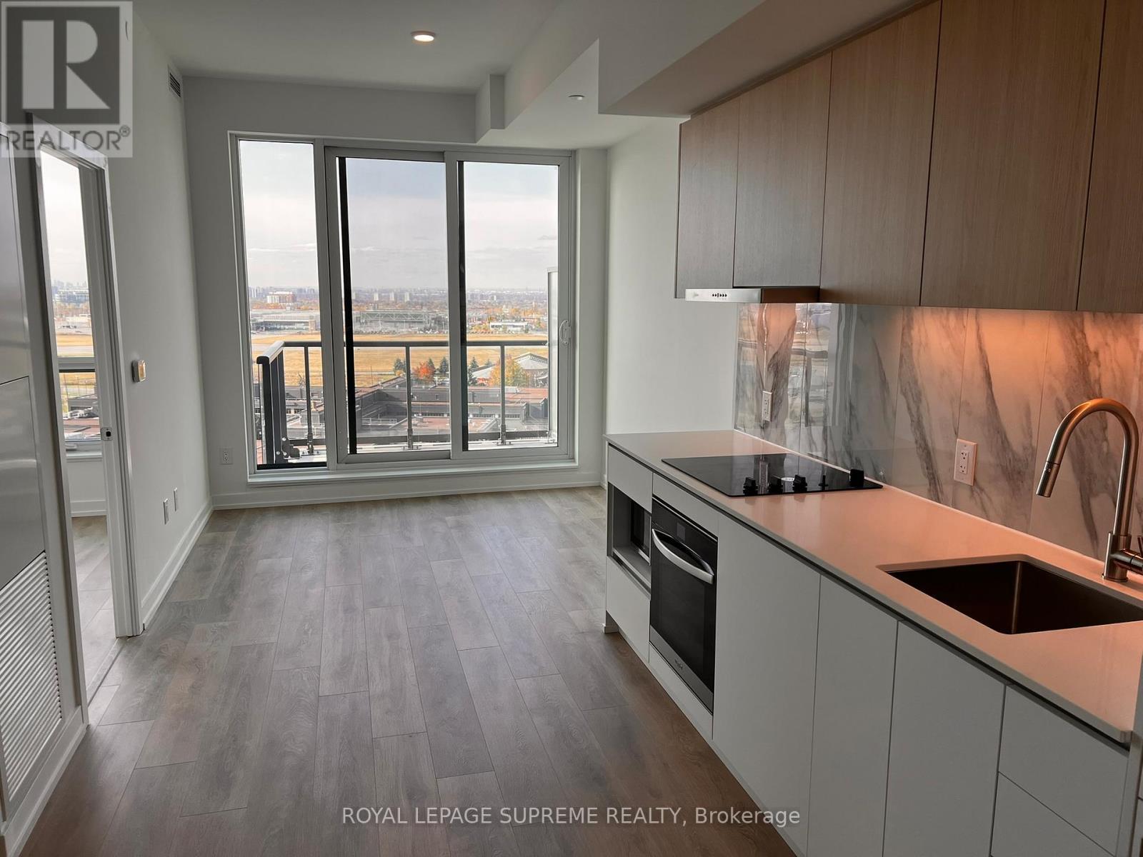 Lph15 - 1100 Sheppard Avenue W, Toronto, ON - Indoor Photo Showing Kitchen