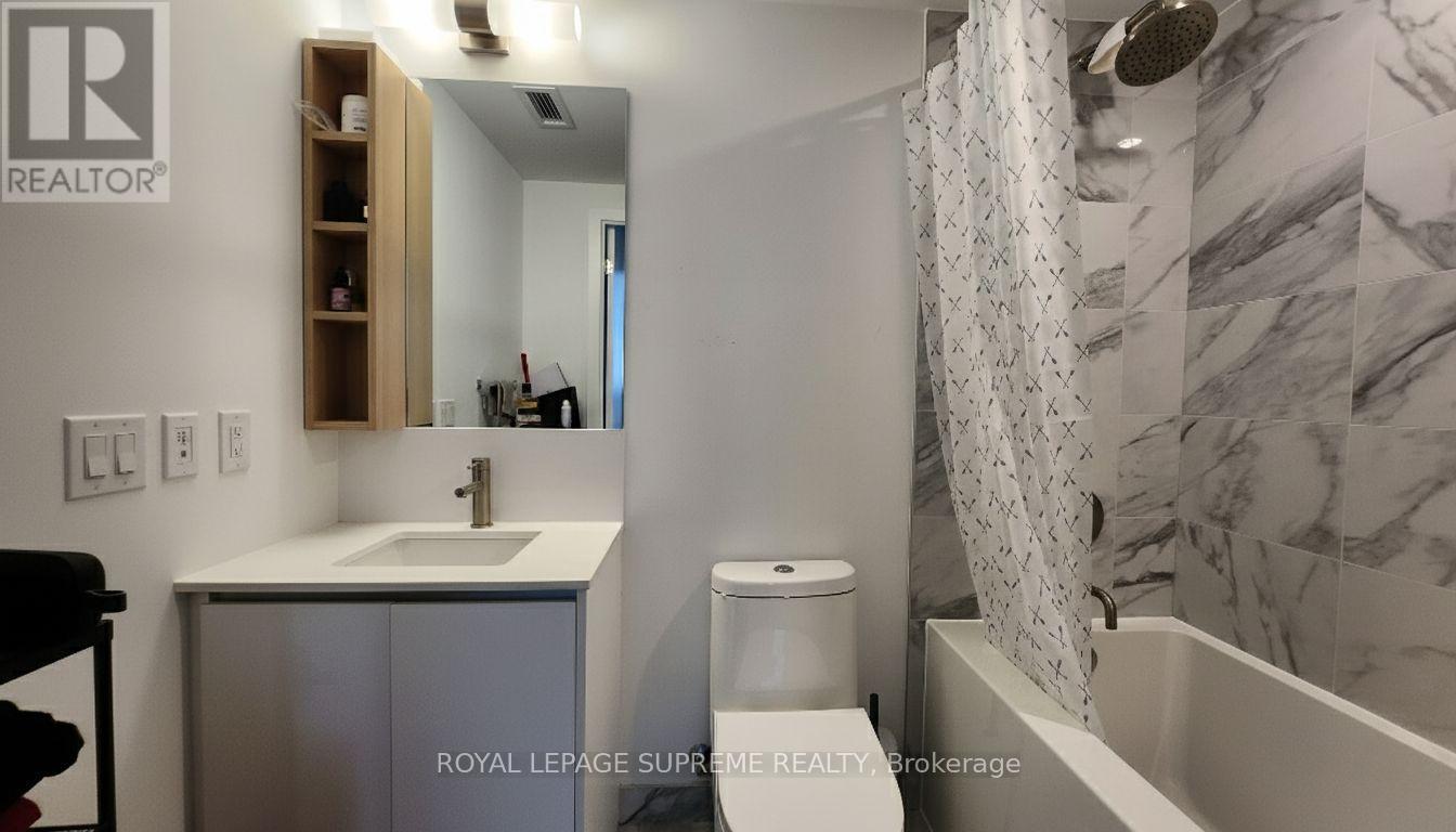 Lph15 - 1100 Sheppard Avenue W, Toronto, ON - Indoor Photo Showing Bathroom