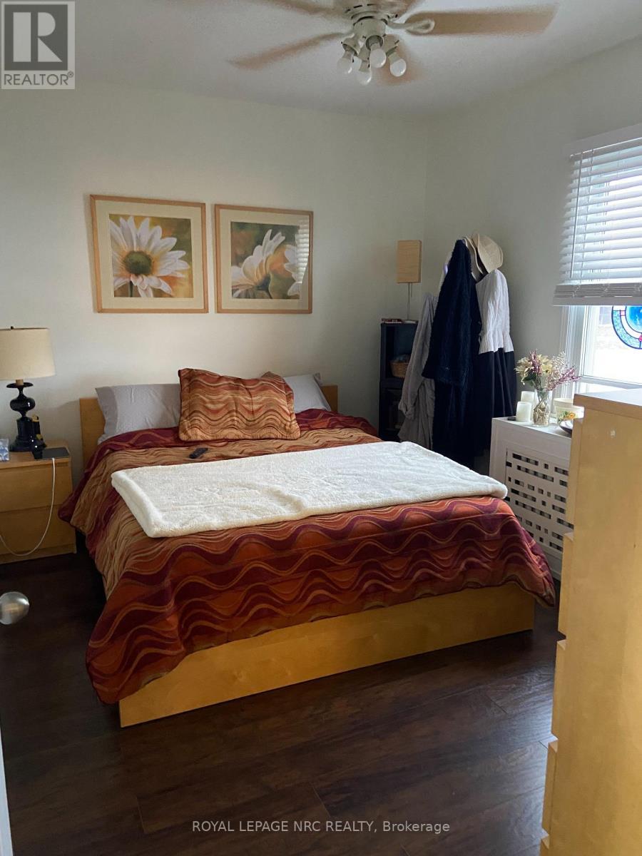 2 - 244 Ontario Street, St. Catharines (Downtown), ON - Indoor Photo Showing Bedroom