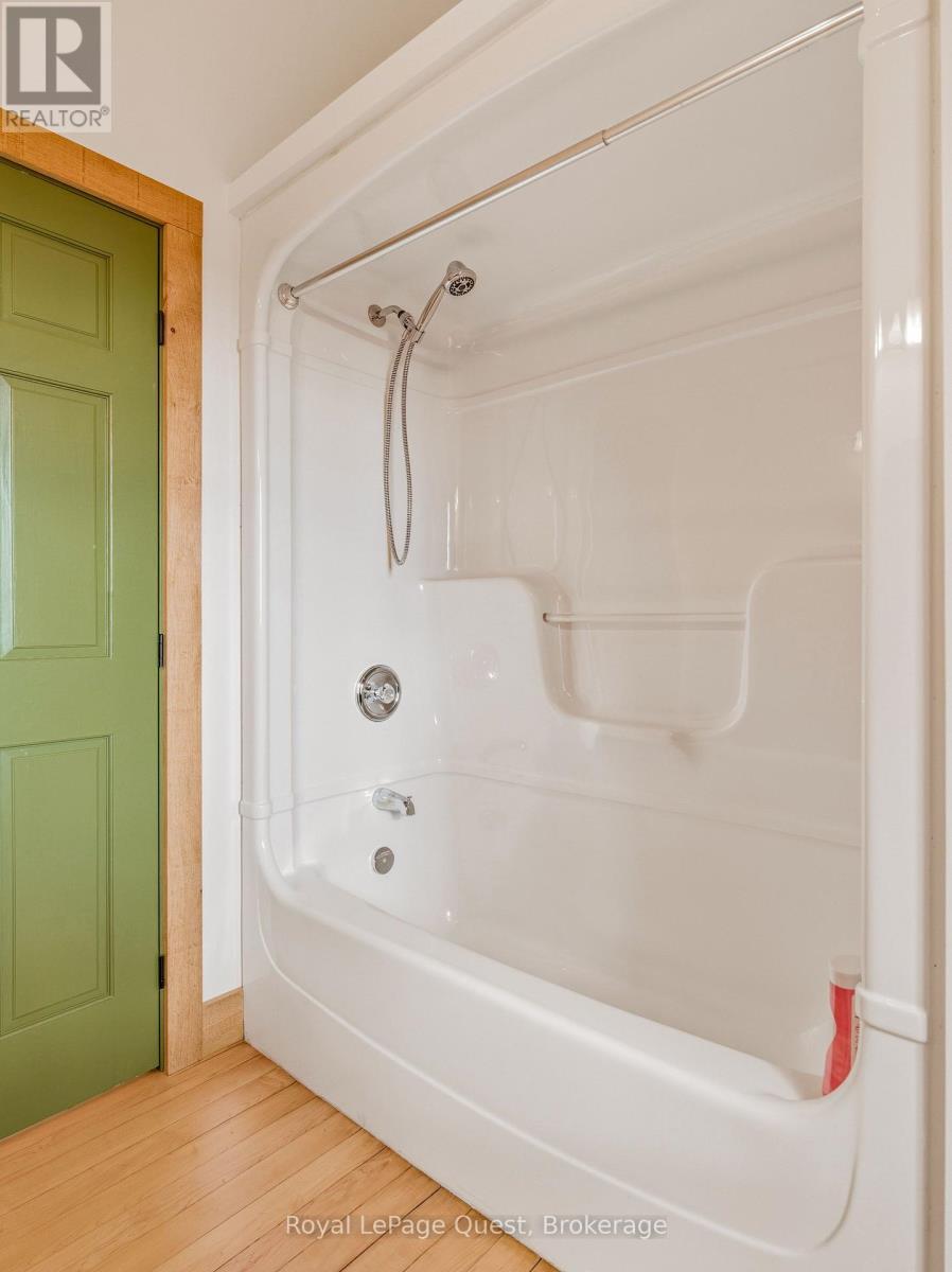 160 14 Concession W, Tiny, ON - Indoor Photo Showing Bathroom