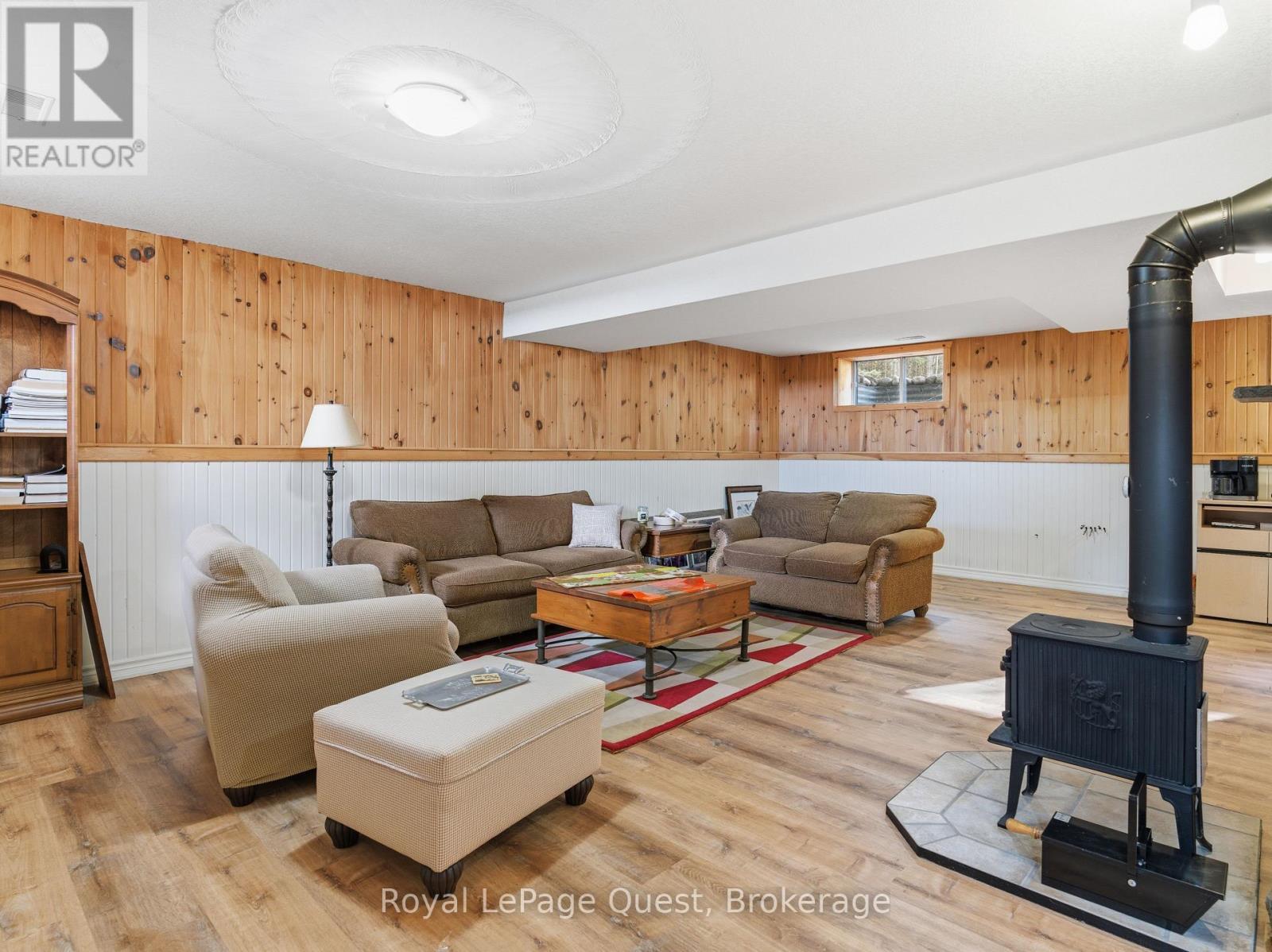 160 14 Concession W, Tiny, ON - Indoor Photo Showing Living Room