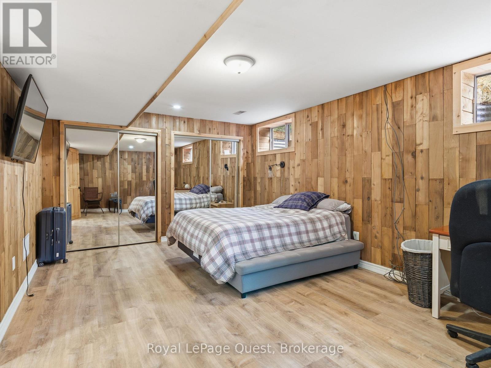 160 14 Concession W, Tiny, ON - Indoor Photo Showing Bedroom