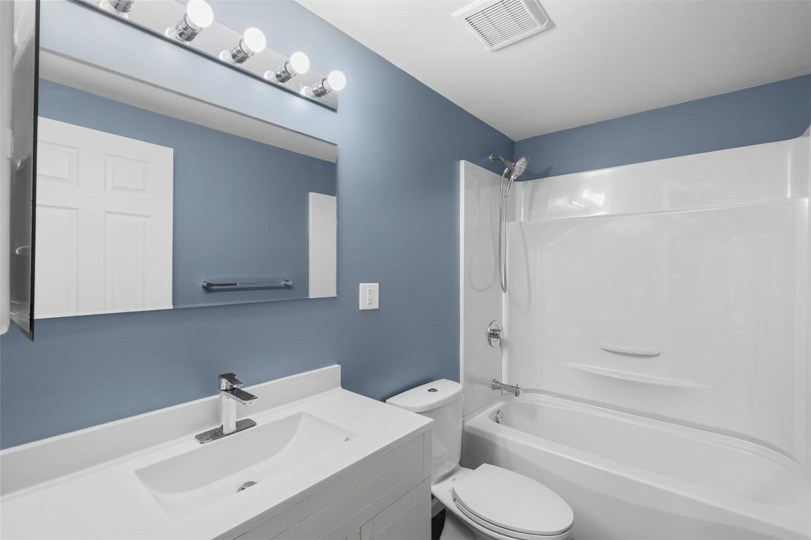 25-2564 Sandpiper Drive, Kamloops, BC - Indoor Photo Showing Bathroom