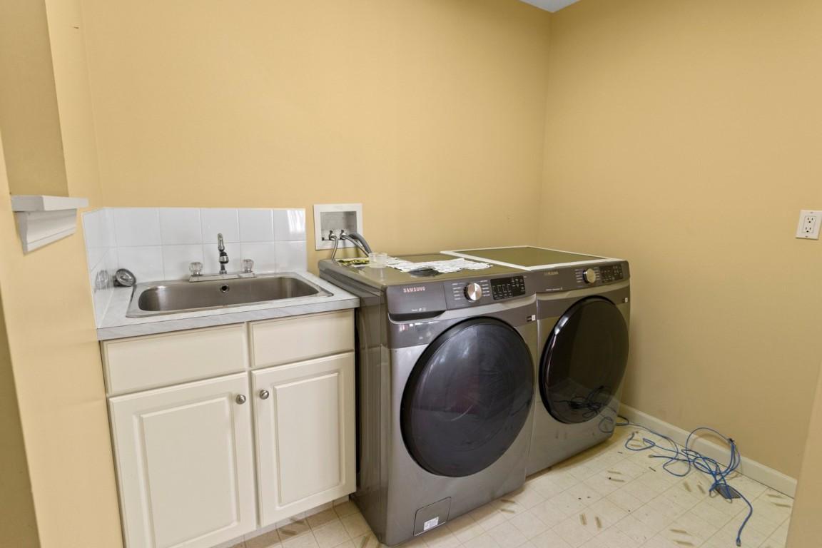 2619 3 Highway, Erickson, BC - Indoor Photo Showing Laundry Room