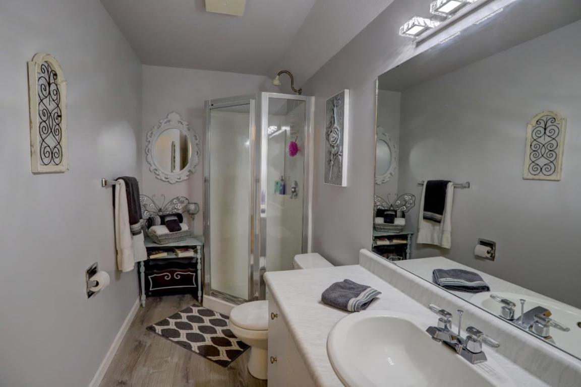 2619 3 Highway, Erickson, BC - Indoor Photo Showing Bathroom