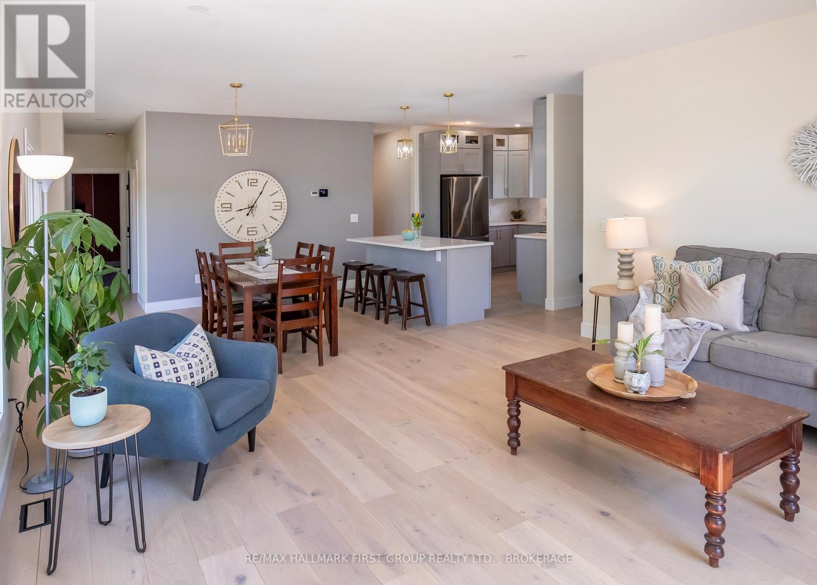 1054 Cranberry Cove Lane, Frontenac (Frontenac South), ON - Indoor Photo Showing Living Room