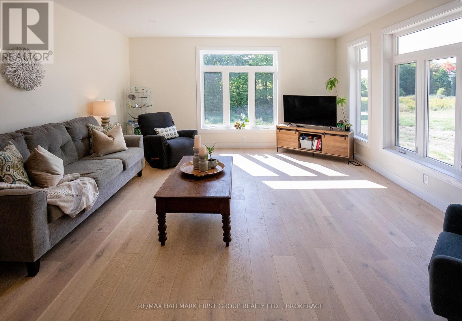1054 Cranberry Cove Lane, Frontenac (Frontenac South), ON - Indoor Photo Showing Living Room