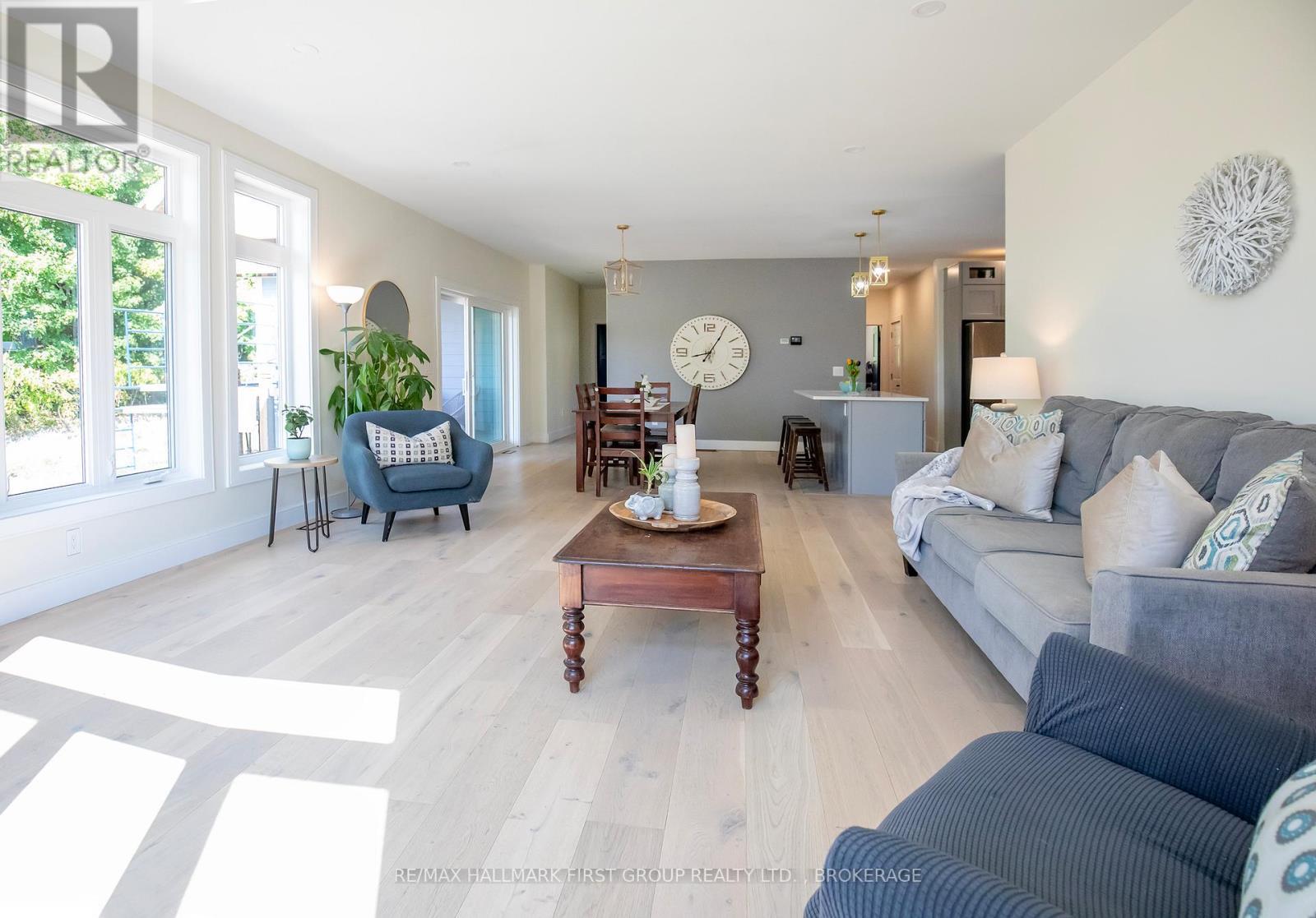 1054 Cranberry Cove Lane, Frontenac (Frontenac South), ON - Indoor Photo Showing Living Room