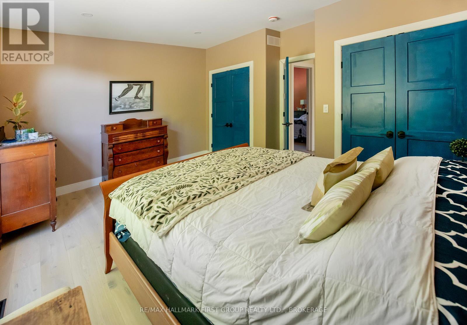 1054 Cranberry Cove Lane, Frontenac (Frontenac South), ON - Indoor Photo Showing Bedroom