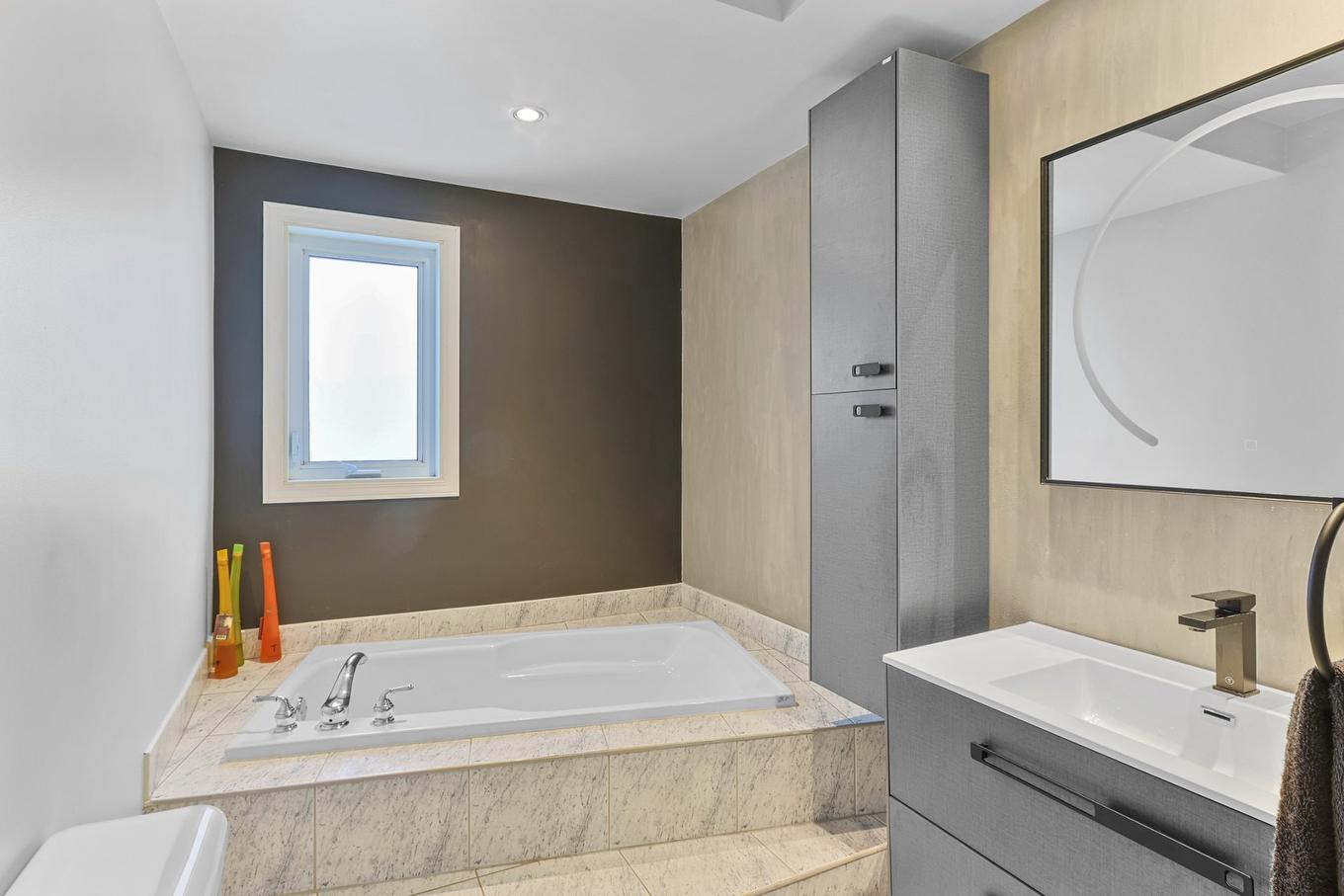 Bathroom - 691 Rue De Lorraine, Mercier, QC - Indoor Photo Showing Bathroom