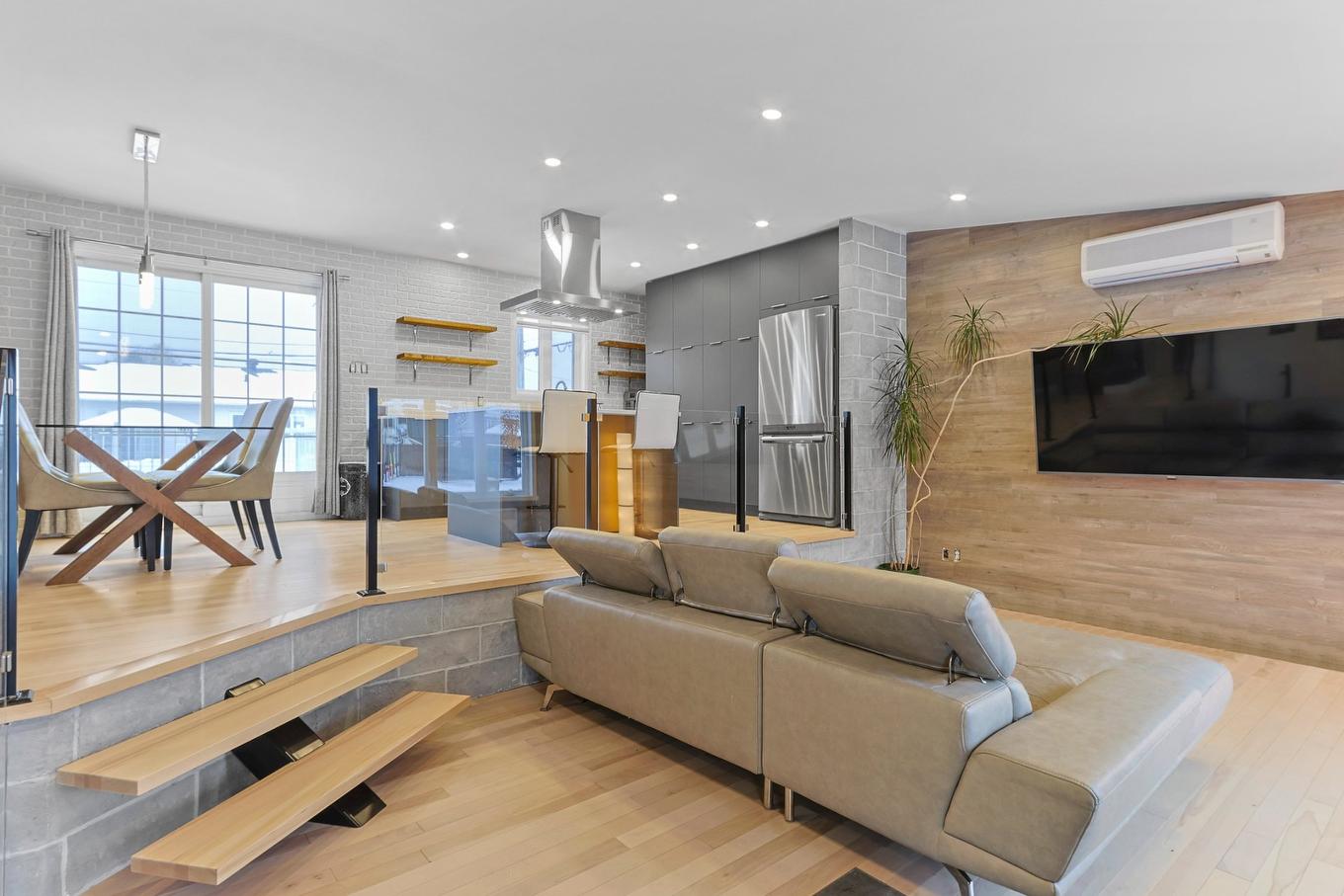 Living room - 691 Rue De Lorraine, Mercier, QC - Indoor Photo Showing Living Room