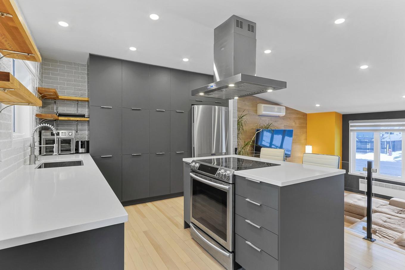 Kitchen - 691 Rue De Lorraine, Mercier, QC - Indoor Photo Showing Kitchen With Upgraded Kitchen