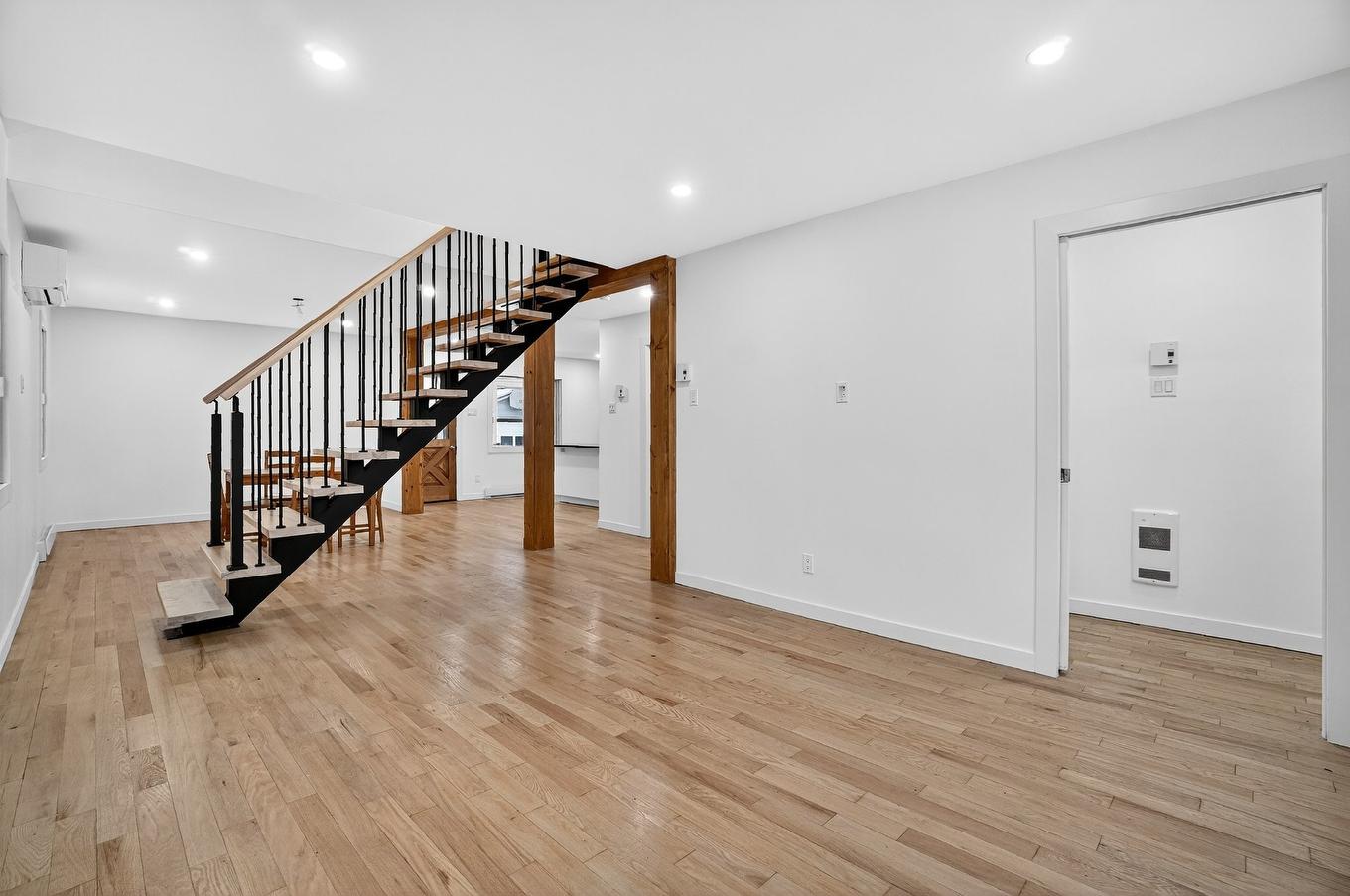 Living room - 4 Rue Labonté, Sainte-Thérèse, QC - Indoor Photo Showing Other Room