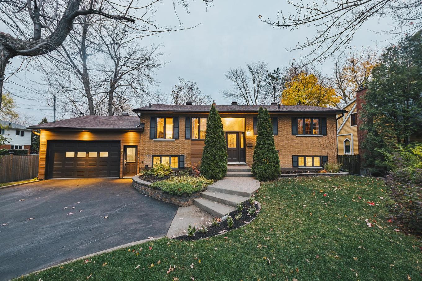 Façade - 43 Av. Bayview, Pointe-Claire, QC - Outdoor With Facade