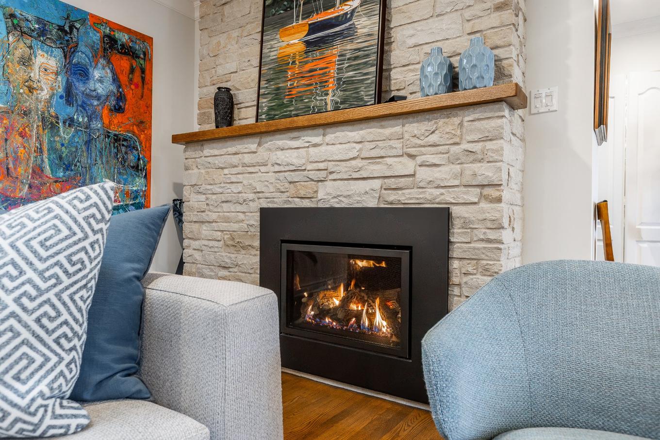Salon - 43 Av. Bayview, Pointe-Claire, QC - Indoor Photo Showing Living Room With Fireplace