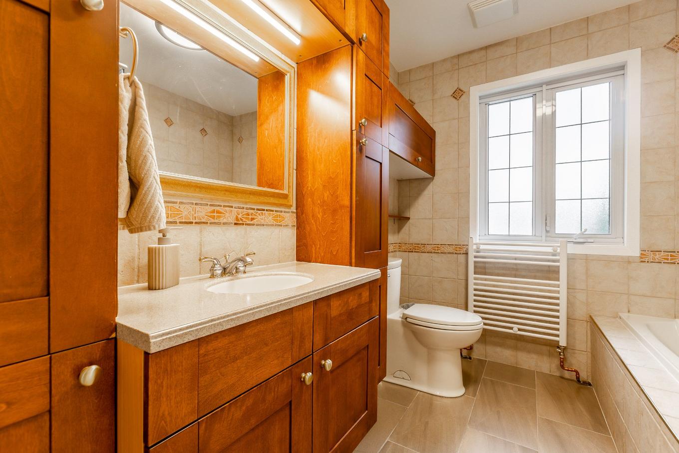 Salle de bains - 43 Av. Bayview, Pointe-Claire, QC - Indoor Photo Showing Bathroom