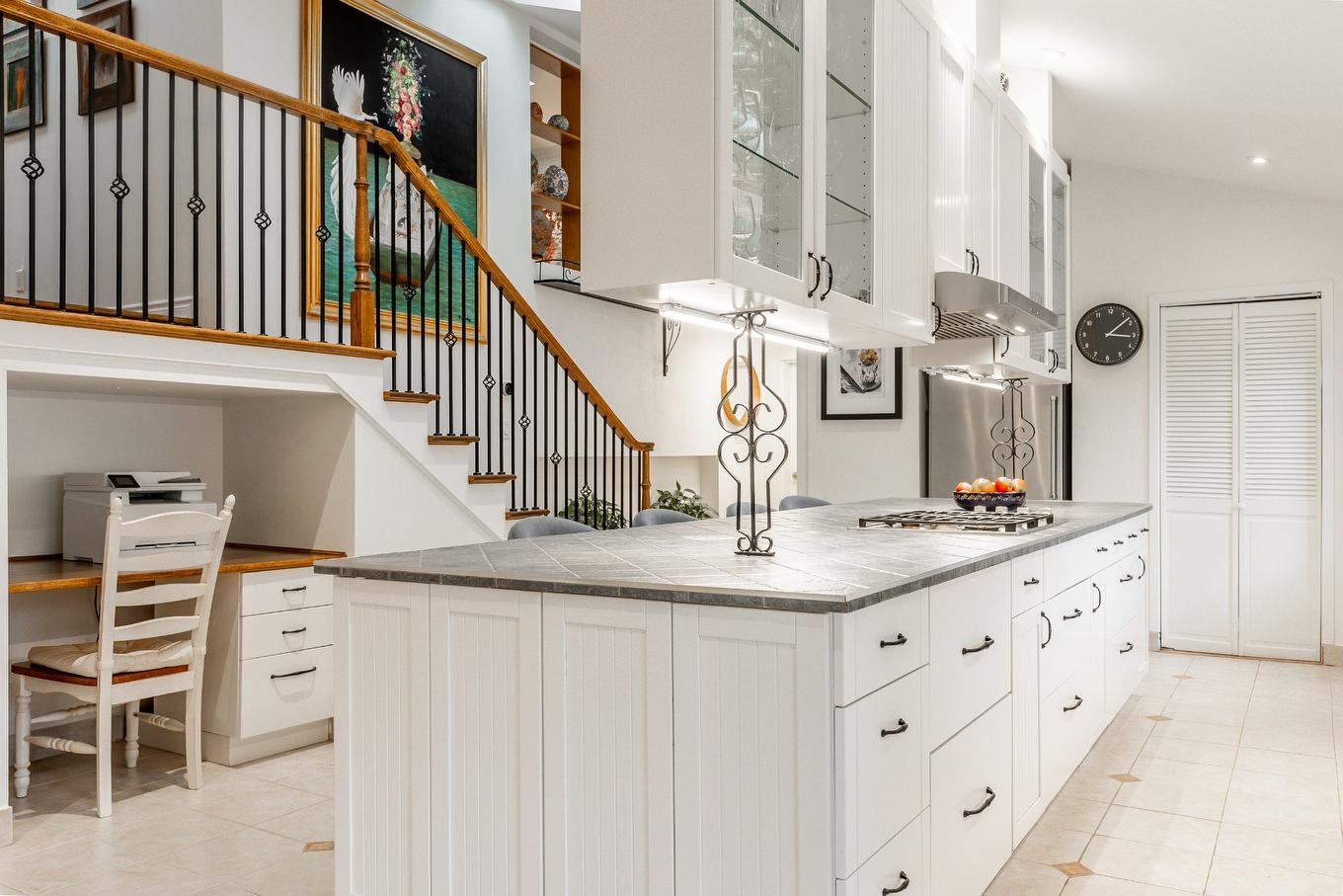 Cuisine - 43 Av. Bayview, Pointe-Claire, QC - Indoor