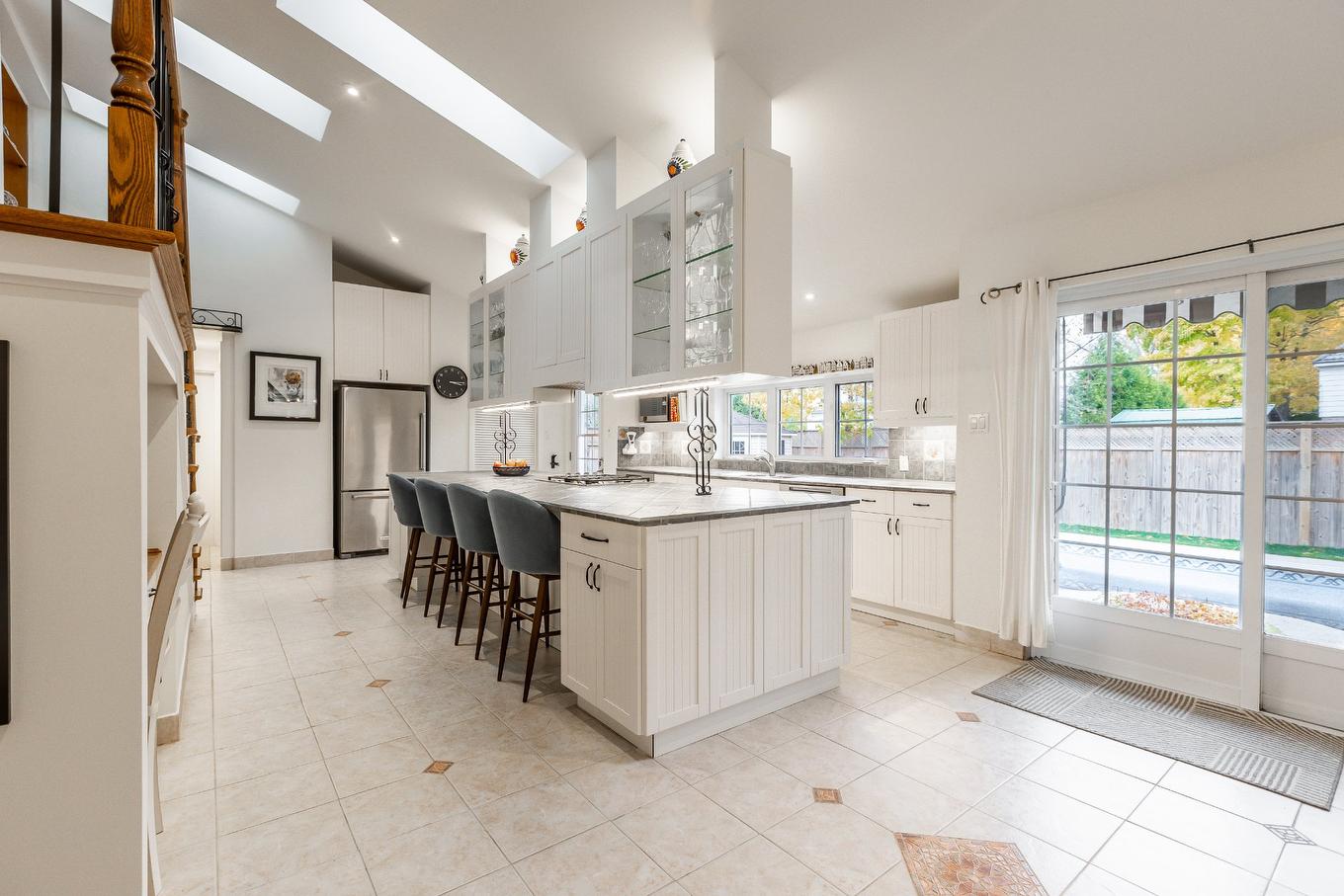 Cuisine - 43 Av. Bayview, Pointe-Claire, QC - Indoor