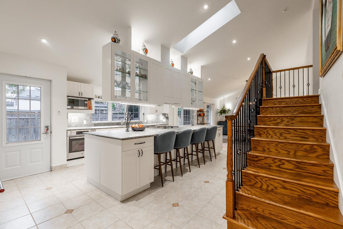 Cuisine - 43 Av. Bayview, Pointe-Claire, QC - Indoor Photo Showing Kitchen With Upgraded Kitchen