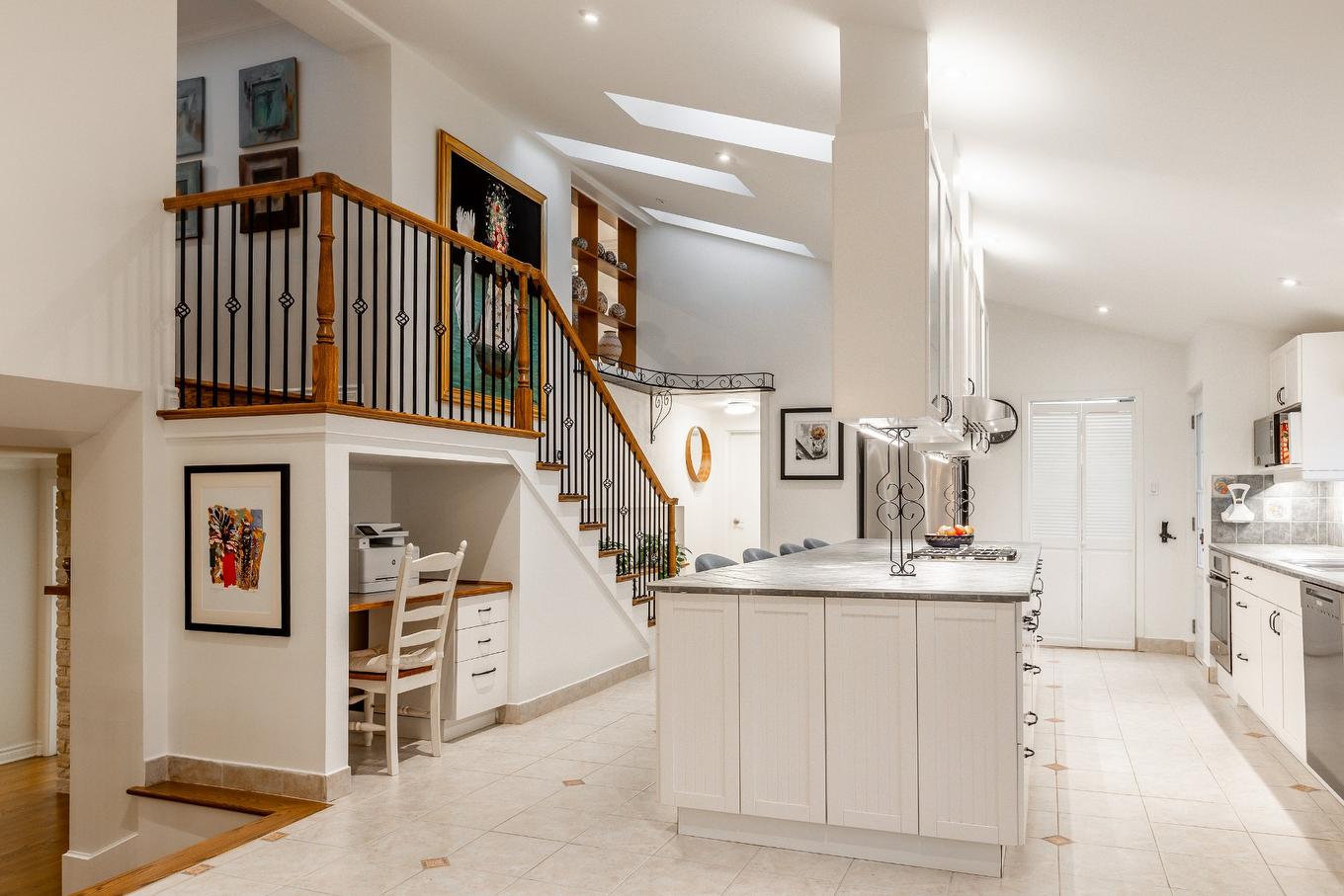 Cuisine - 43 Av. Bayview, Pointe-Claire, QC - Indoor Photo Showing Other Room