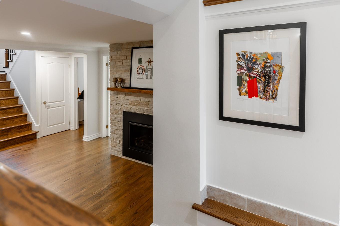 Salle familiale - 43 Av. Bayview, Pointe-Claire, QC - Indoor With Fireplace