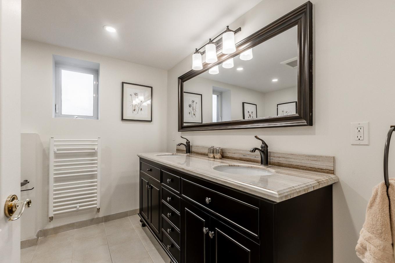 Salle de bains - 43 Av. Bayview, Pointe-Claire, QC - Indoor Photo Showing Bathroom