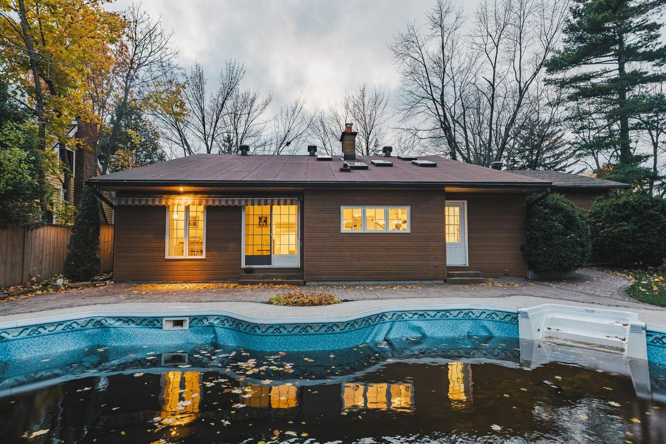 Cour - 43 Av. Bayview, Pointe-Claire, QC - Outdoor With In Ground Pool