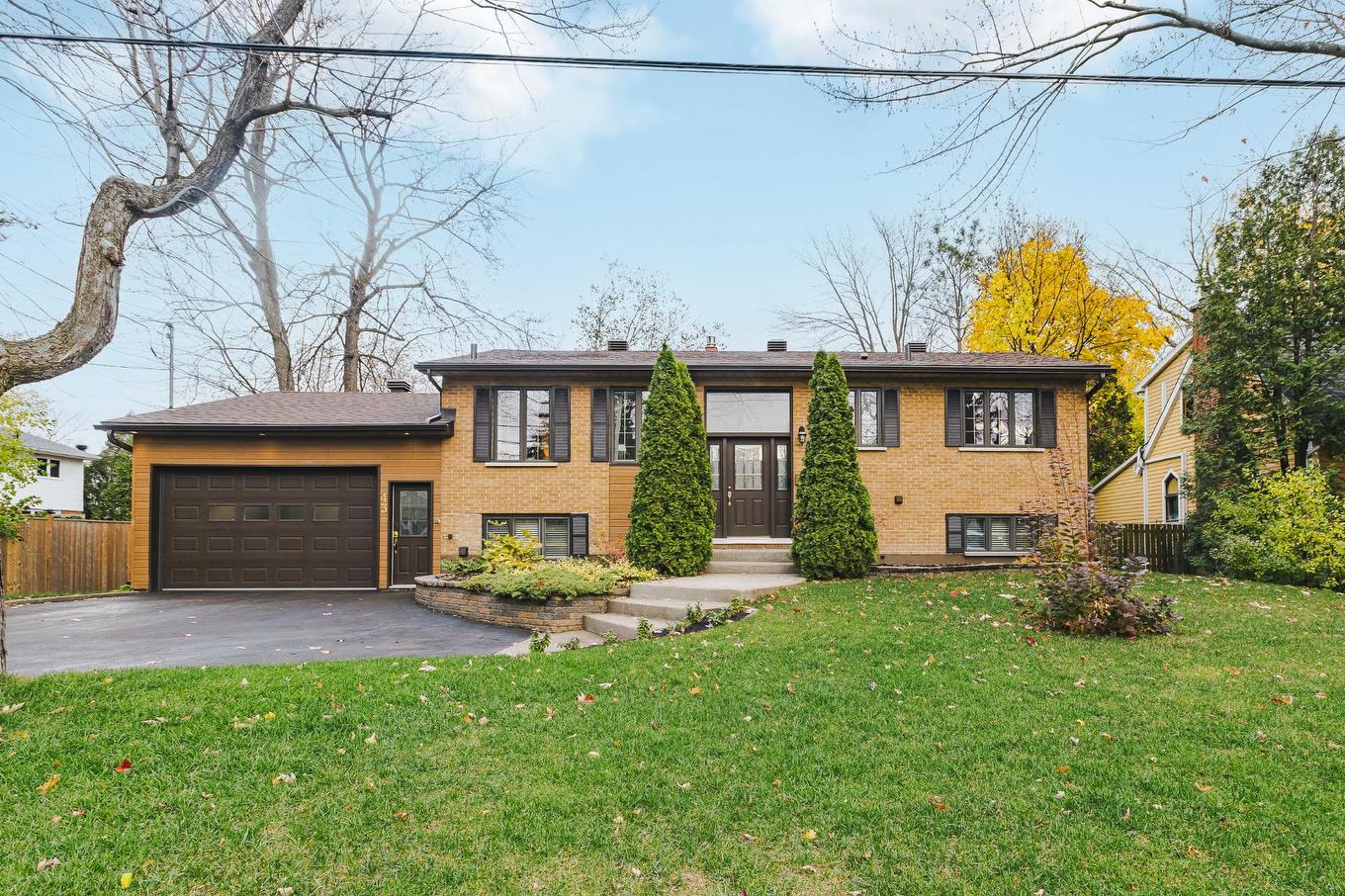Façade - 43 Av. Bayview, Pointe-Claire, QC - Outdoor With Facade