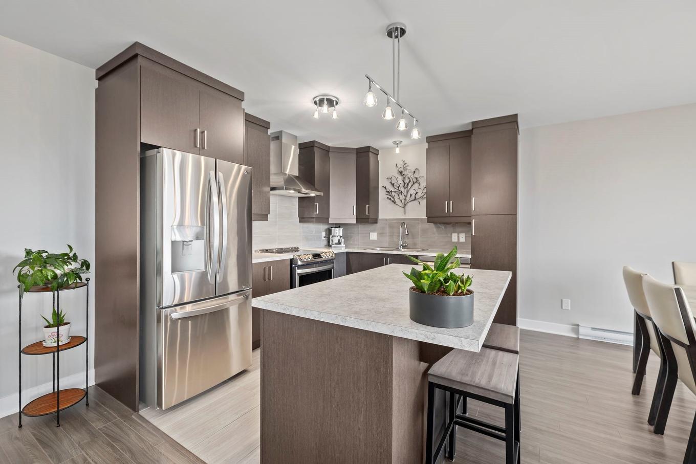 Cuisine - 201-3113 Boul. De La Gare, Vaudreuil-Dorion, QC - Indoor Photo Showing Kitchen With Upgraded Kitchen