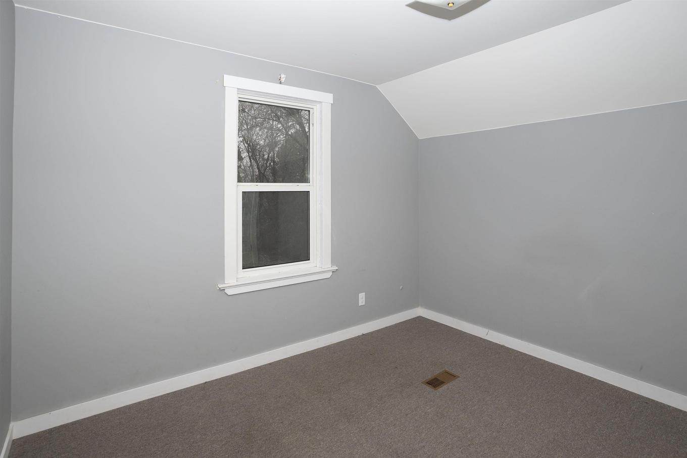 447 Vickers Street N, Thunder Bay, ON - Indoor Photo Showing Other Room