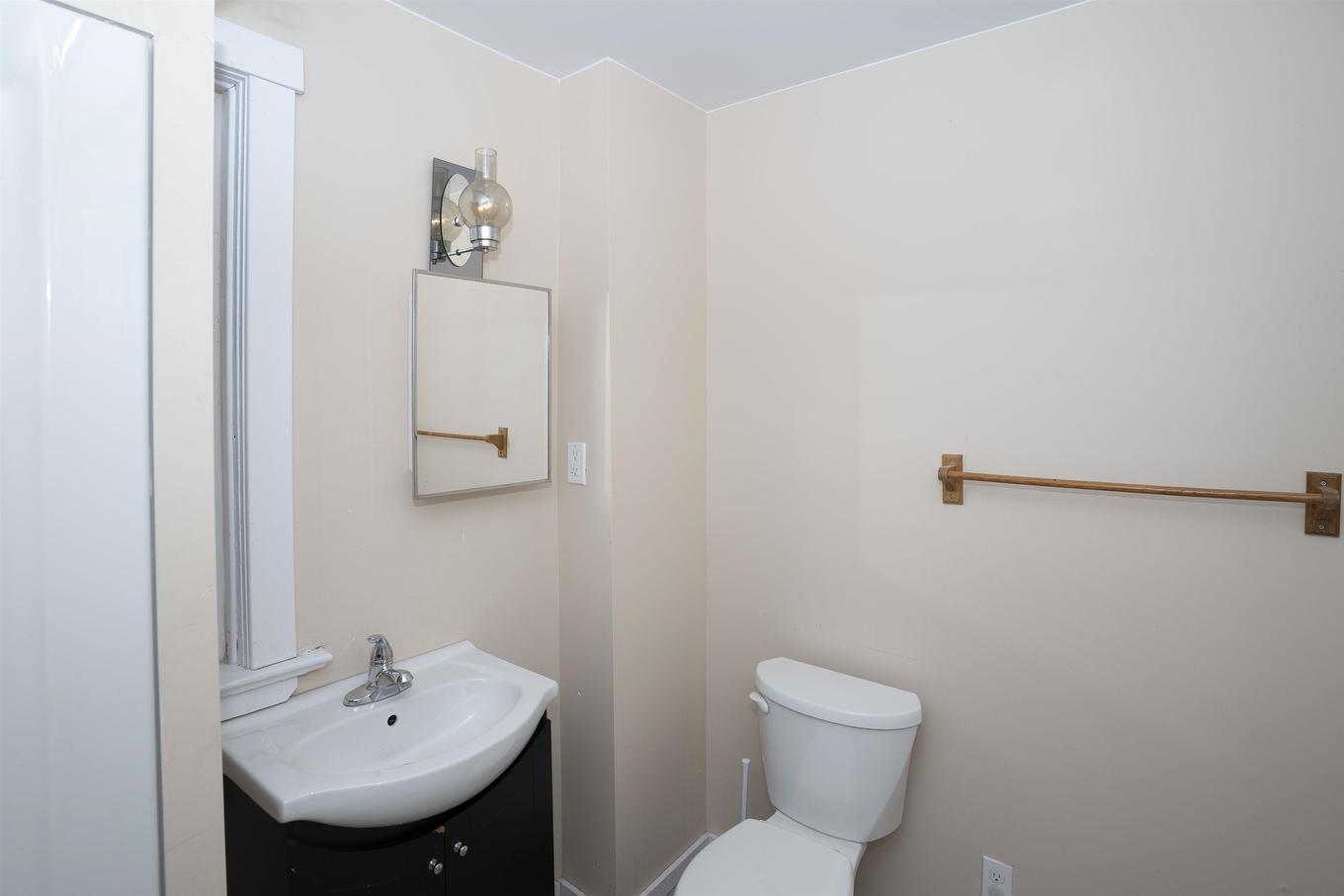 447 Vickers Street N, Thunder Bay, ON - Indoor Photo Showing Bathroom