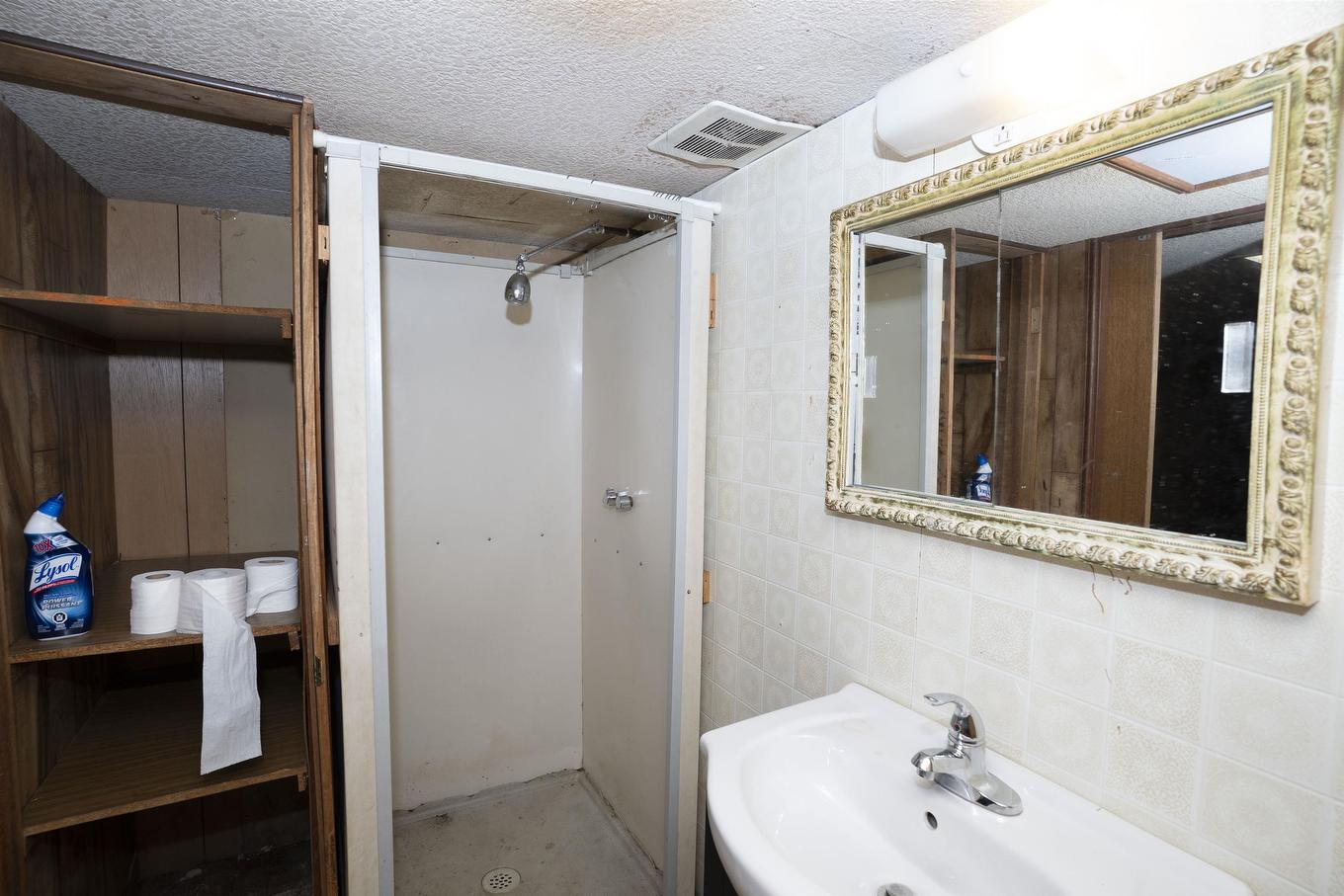 447 Vickers Street N, Thunder Bay, ON - Indoor Photo Showing Bathroom