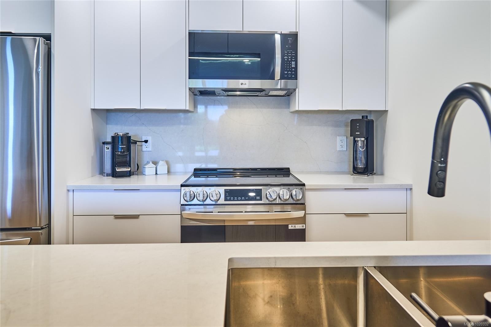 105-45 Haliburton St, Nanaimo, BC - Indoor Photo Showing Kitchen With Upgraded Kitchen